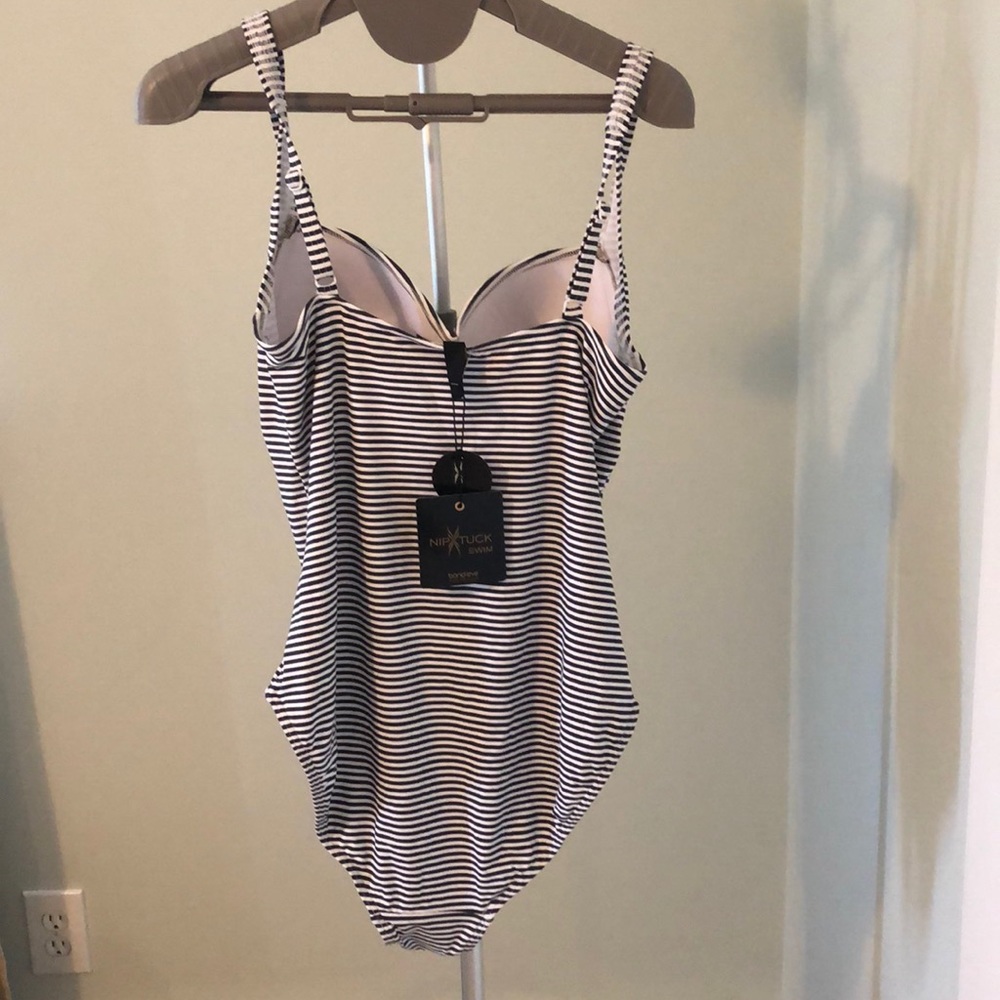 Clothes - Picture 4 of 8